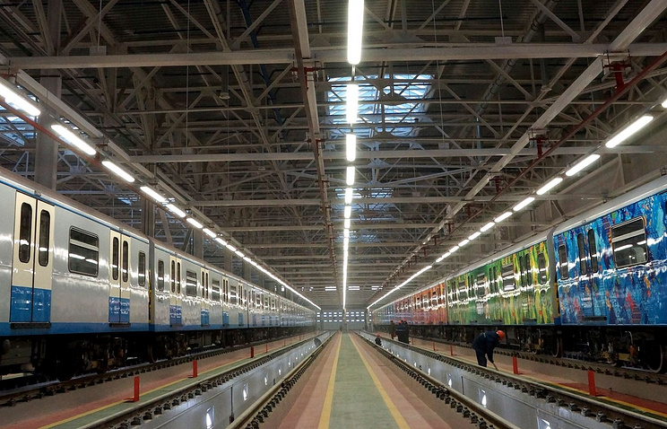 4372060
